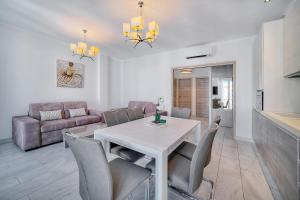 REF 1477 - Newly renovated flat centre of Cannes