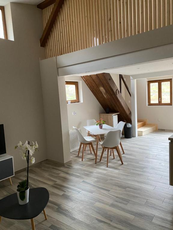 REF 148 Appartement 2 pièces avec jolie vue sur la mer
