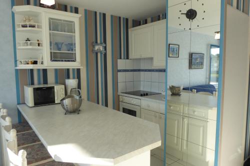 REF 157 Studio vue sur le Port du Crouesty avec piscine