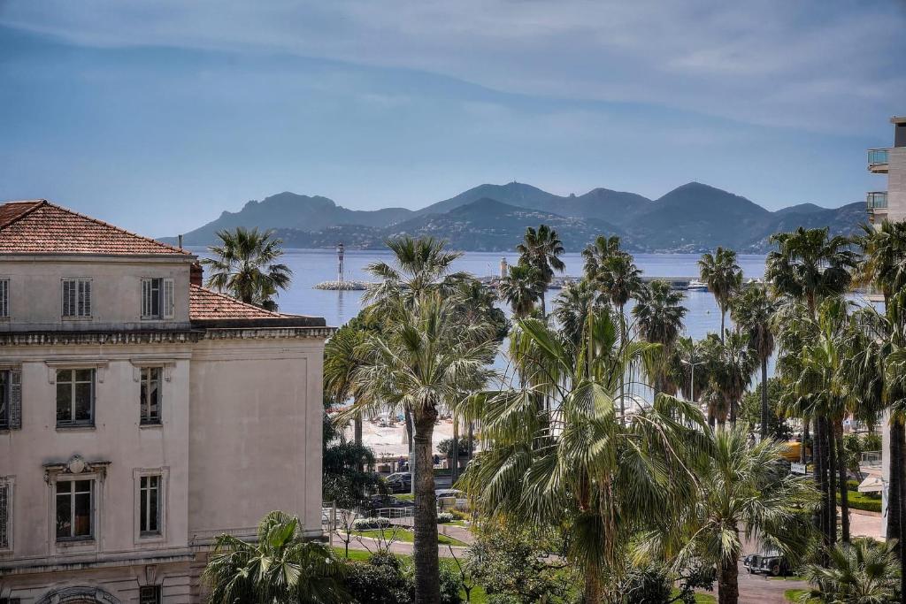 Appartement REF 1757 - Cannes - Sea and garden view Le Palais du Rond-Point - 3 Rond-Point Duboys d’Angers 06400 Cannes