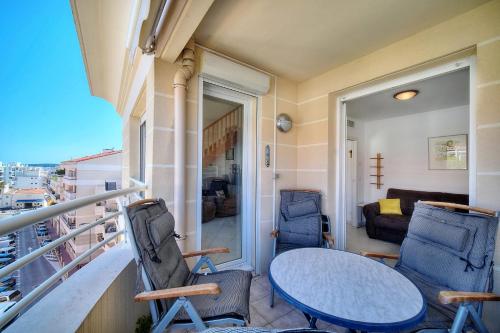 REF 1766 - 2 bedroom apartment in Cannes 200m from beaches