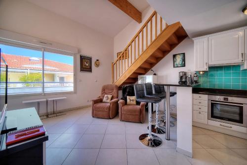 REF 1766 - 2 bedroom apartment in Cannes 200m from beaches