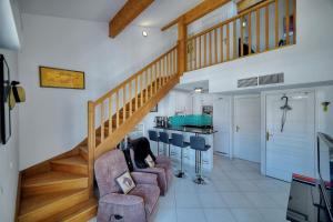 REF 1766 - 2 bedroom apartment in Cannes 200m from beaches