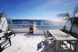 REF 1769 - Penthouse with breathtaking views of the sea and Lerins Islands