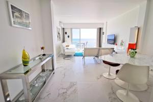 REF 1769 - Penthouse with breathtaking views of the sea and Lerins Islands