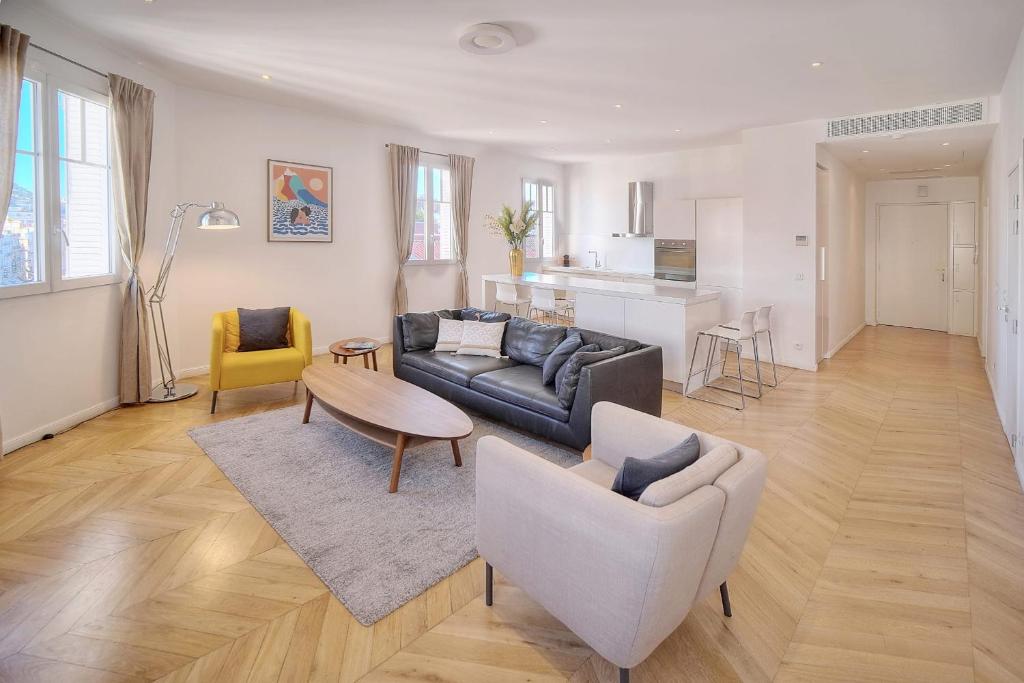 REF 909 - Cannes behind the Croisette beautiful 2 bedrooms renovated 2 rue des belges, 06400 Cannes