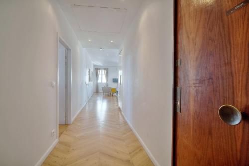 REF 909 - Cannes behind the Croisette beautiful 2 bedrooms renovated