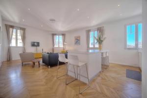 REF 909 - Cannes behind the Croisette beautiful 2 bedrooms renovated