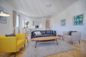 REF 909 - Cannes behind the Croisette beautiful 2 bedrooms renovated