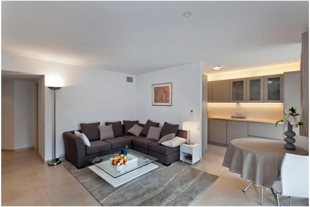 Appartement REF 912 - Apartment to rent in the centre of Cannes 7 Rue Lecerf 06400 Cannes