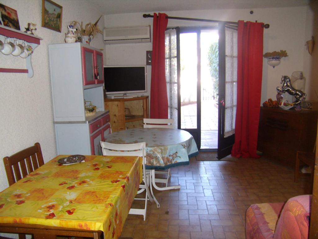 Réf LS 149 : Studio 4 pers Rés le Trident n°63 14 Route de Cacharel, 13460 Les Saintes-Maries-de-la-Mer