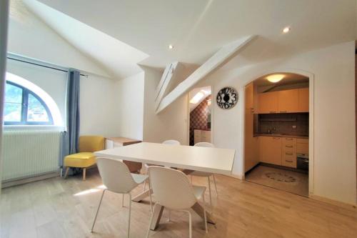 Refreshed Apartment In The Center Of Chamonix