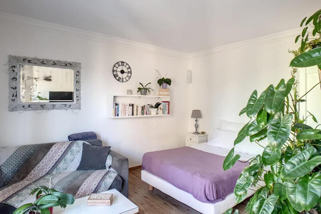 Refurbished nest near the Village des Batignolles