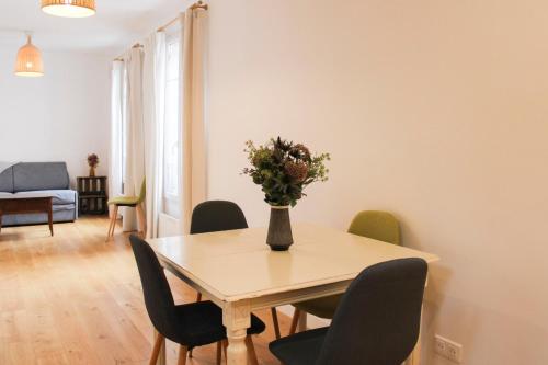 Refurbished nest near the Village des Batignolles