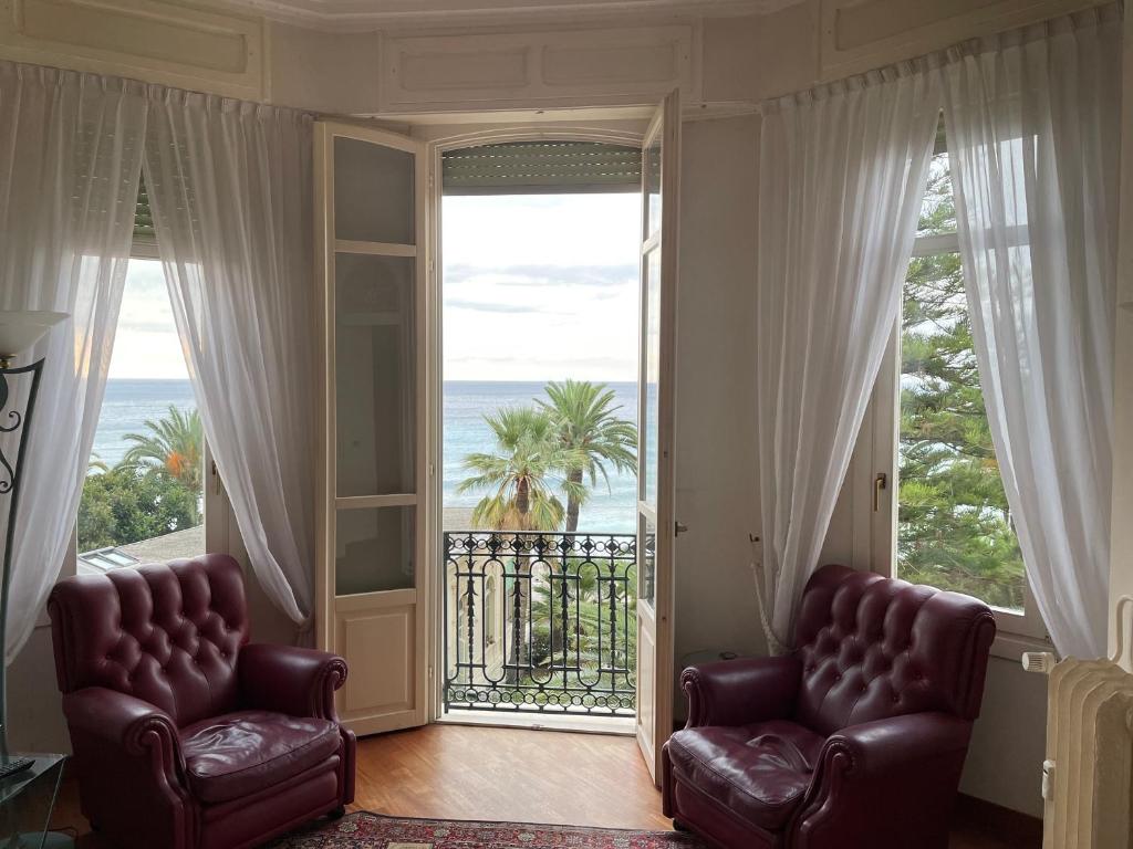 Appartement Regina sur la plage 34 Avenue Félix Faure 06500 Menton