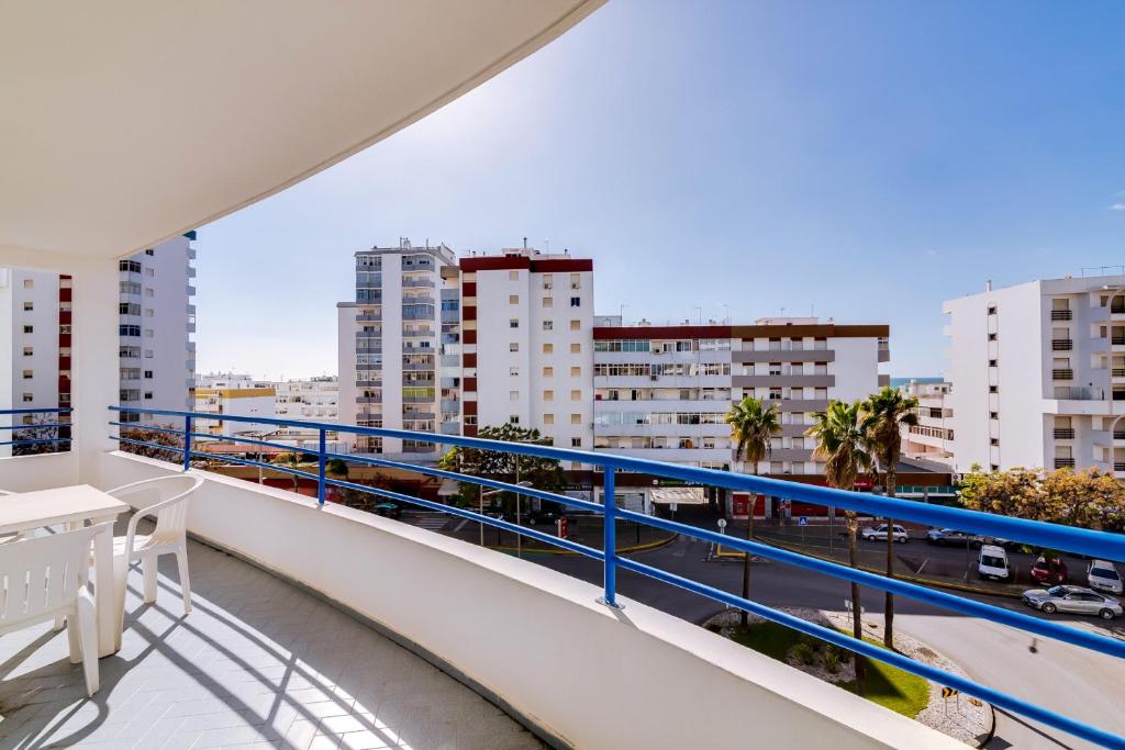 Rei - Quarteira - 3 min to the beach Av. Francisco Sá Carneiro Edf Rei Bloco A, 8125-124 Vilamoura