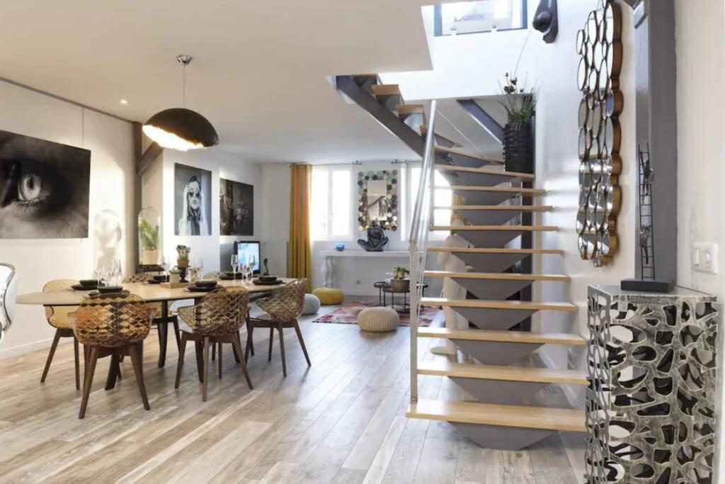 Reims Centre : appartement lumineux et atypique 46, Place d'Erlon 46 Place Drouet d'Erlon, 51100 Reims