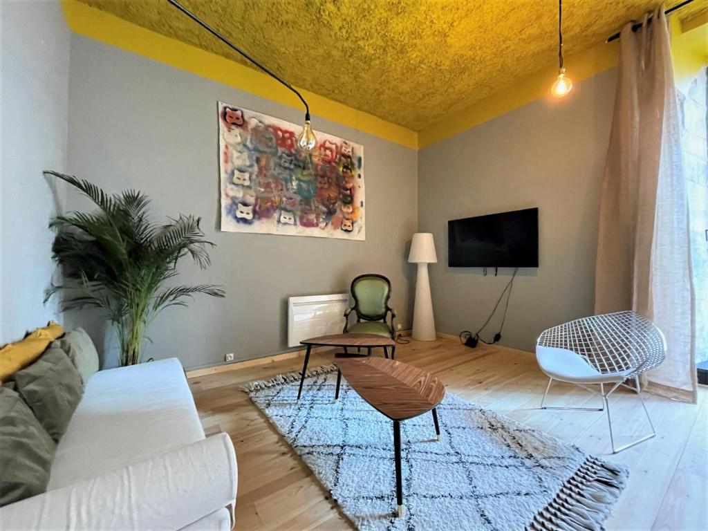 Appartement Reims : Le Yellow'loft proche hyper-centre 7 Rue Leone Lalire 51100 Reims