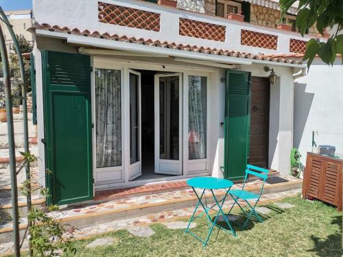 Relaxing 2p apartment in front of a lovely garden