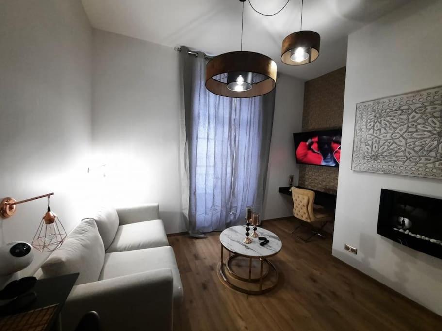 Appartement Rennes : Magnifique Studio en face de la gare 1er etage 57 Rue Jean Marie Duhamel 35000 Rennes