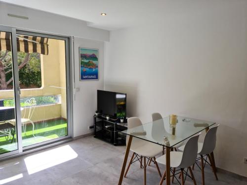 Renovated apartment, air-conditioned 5min from sea