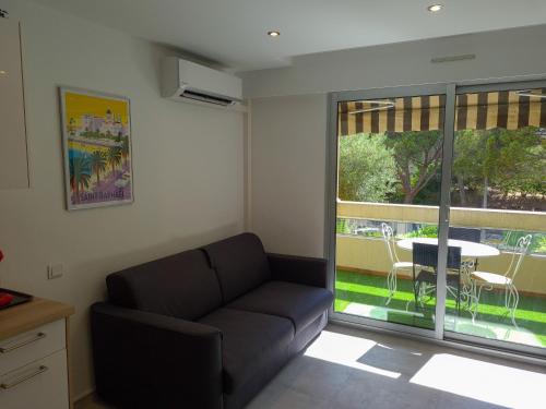 Renovated apartment, air-conditioned 5min from sea