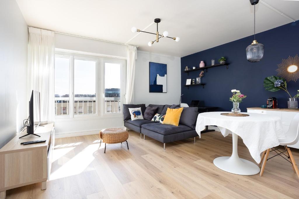 Appartement Renovated apartment metro, parking included, near Porte Versaille 91 Rue Jean Bleuzen 92170 Vanves