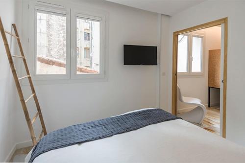 Renovated apartment on the VIEUX PORT