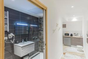 Renovated apartment on the VIEUX PORT