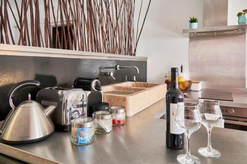 Renovated Charming Apartment, By TimeCooler