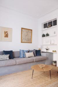 Renovated Charming Apartment with Terrace in Lapa