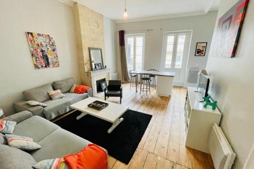 Renovated Furnished Apartment in The Heart of Historic Bordeaux