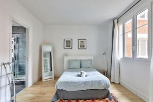 Renovated modern 1 bedroom Paris Porte Maillot