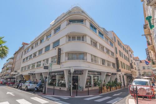 Renovated studio Cannes