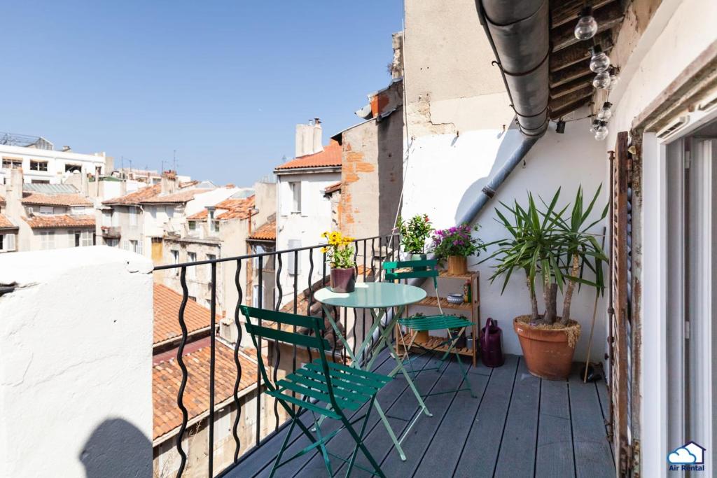 Appartement Renovated T3 with Terrace and AC Extreme Center - Air Rental 42a rue de rome 5 étage 13001 Marseille