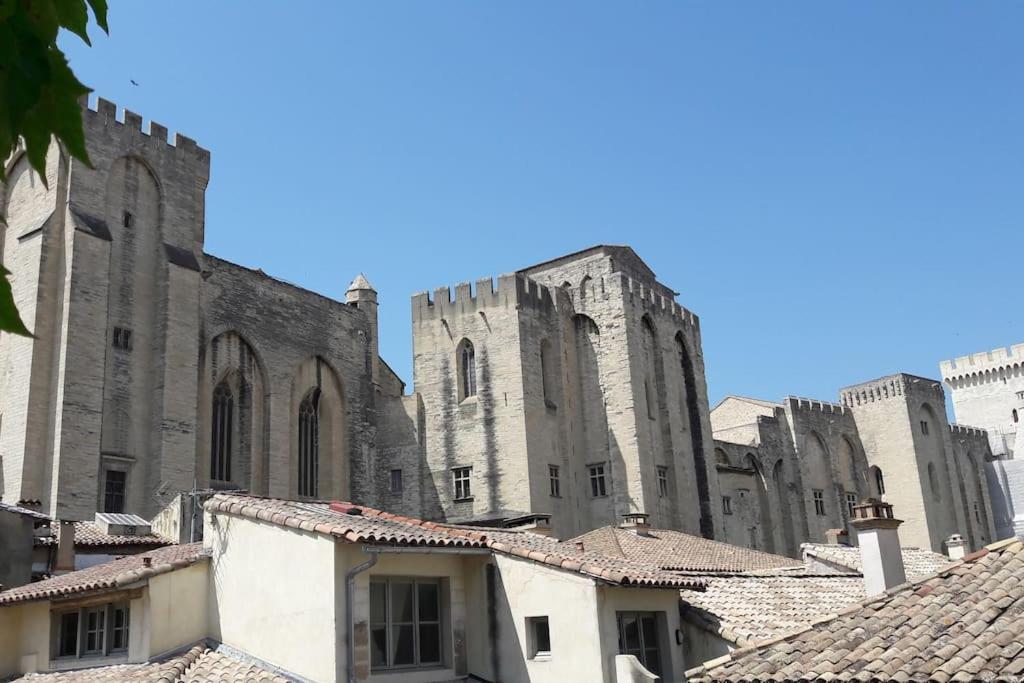 RÉNOVÉ, vue SUR Palais des Papes, terrasse et WIFI TROISIEME ETAGE 14 Rue de la Peyrolerie, 84000 Avignon