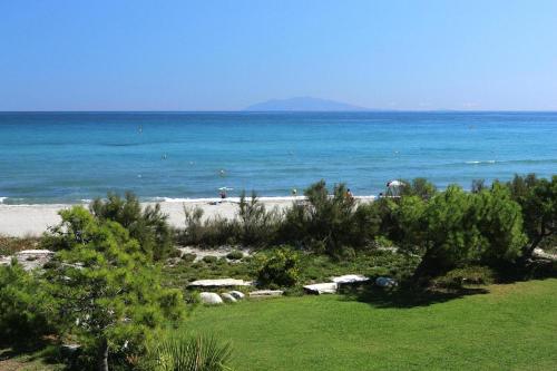 Res Cala Bianca, Borgo-Plage, apartment near the sea