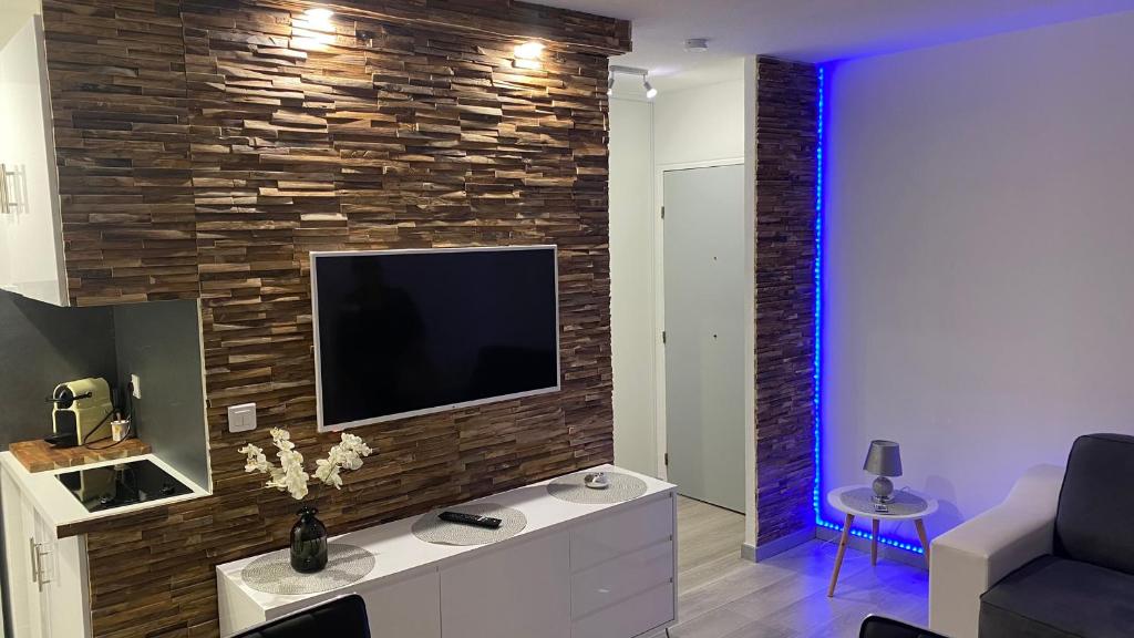 Appartement Résidence 3 rivières Studio haut de gamme au calme dans un parc de 8 hectares avec piscines 4ème étage avec ascenseur 410 Avenue Janvier Passero 06210 Mandelieu-la-Napoule