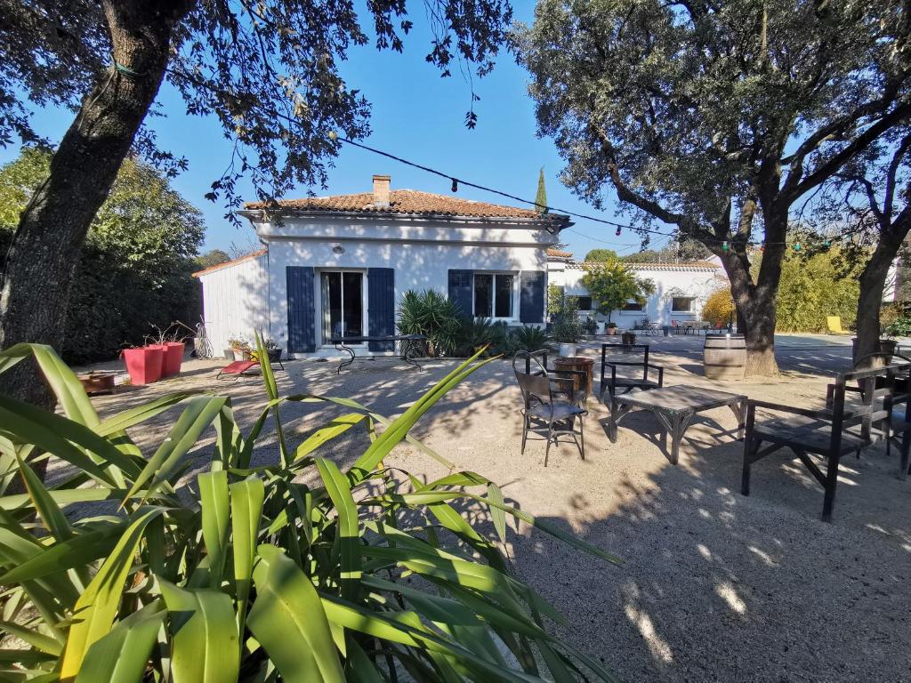 Residence 350 meters from the main beach