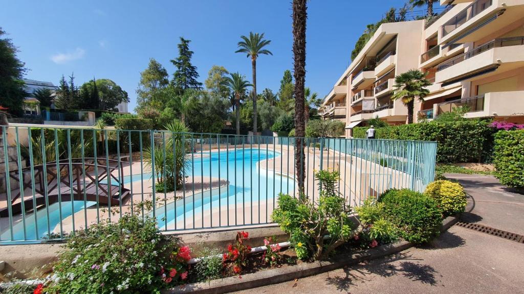 Appartement Résidence avec piscine, appartement avec terrasse pour 4 personnes 50 Avenue Prince de Galles 06400 Cannes