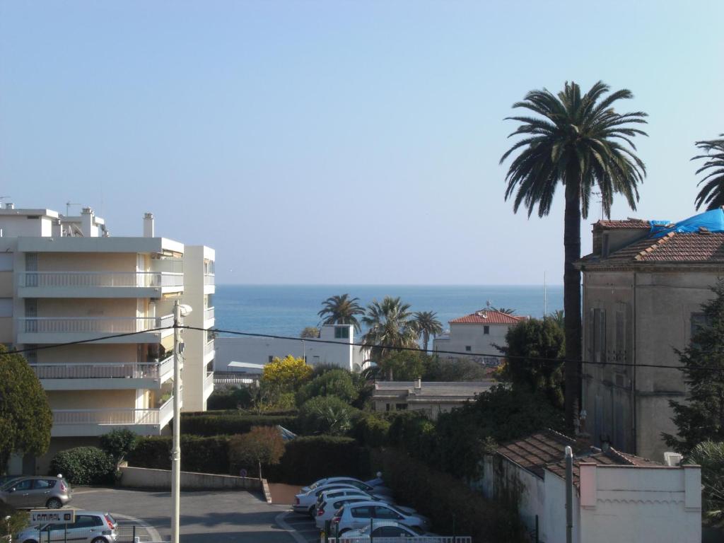 Appartement Résidence avec piscine, plage à 100 m, Cannes et Juan les Pins à 5 min, WiFi Batiment C, 2ème étage 33 Avenue de la Liberté 06220 Vallauris