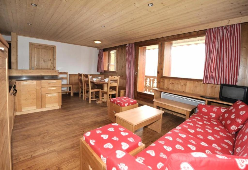 Appartement Résidence Courmayeur - 3 Pièces pour 6 Personnes 914 RECEPTION LES COTES D'OR - Immeuble Bossons, 190 rue des Pensées 73440 Les Menuires