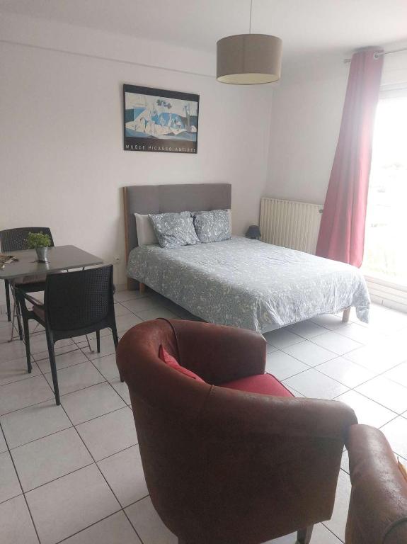 Residence d'Anjou - Grand studio avec balcon et parking privatif 183 Avenue Maréchal Joffre, 66000 Perpignan