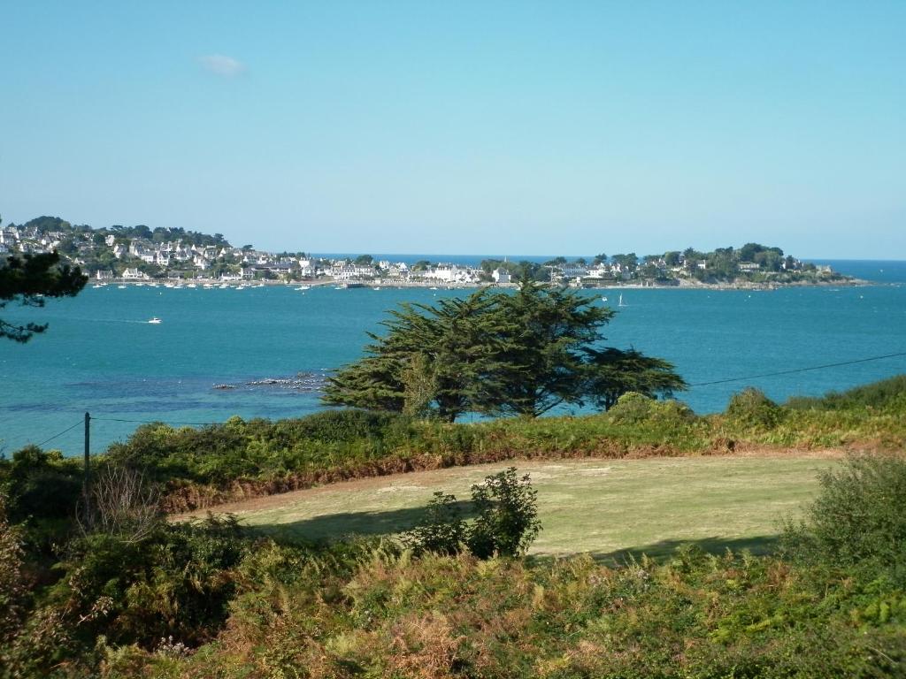 Résidence De La Corniche - vue sur mer 104 1132 Route de la Corniche, 22310 Plestin-les-Grèves