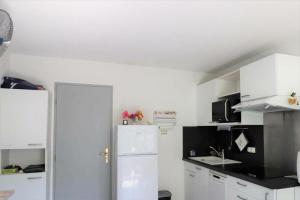 Appartement Résidence Floralies 2 - Studio pour 4 Personnes 104 224 avenue du palais de la mer, IRIS FLORALIES 2 N°3809- 2ème ét-Pk N°2109 30240 Le Grau-du-Roi Languedoc-Roussillon