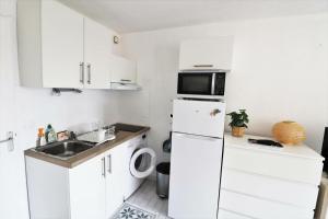 Appartement Résidence Floralies 2 - Studio pour 4 Personnes 884 224 avenue du palais de la mer, IRIS FLORALIES 2 N°3809- 2ème ét-Pk N°2109 30240 Le Grau-du-Roi Languedoc-Roussillon