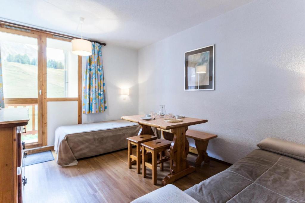 Résidence Hameaux I - Studio pour 3 Personnes 874 OIP Plagne Centre, Galerie le Pelvoux, 73210 La Plagne Tarentaise