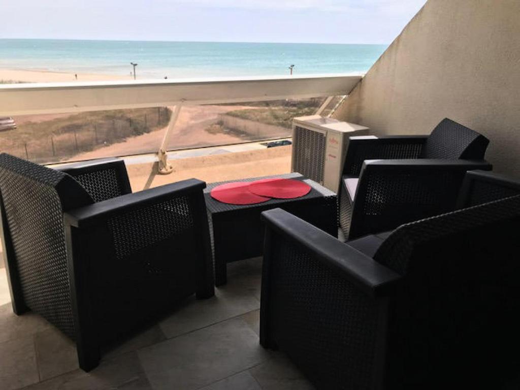 Appartement Résidence HELIOPOLIS - Studio pour 2 Personnes 164 Entrée Village naturiste rond point du Bagnas 34300 Le Cap d\'Agde