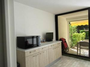 Appartement Résidence Jardins Baronnie - 2 Pièces pour 4 Personnes 424 Les Jardins de la Baronnie, 31 Impasse des Anemones entrée D N°23 RDC 30240 Le Grau-du-Roi Languedoc-Roussillon