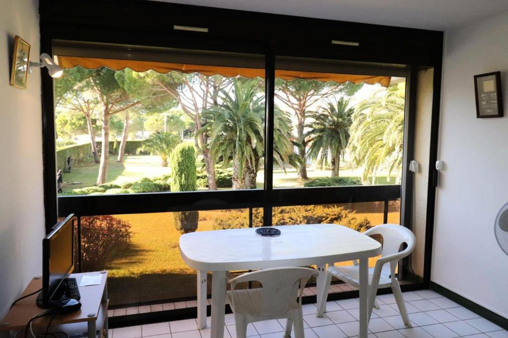 Résidence Jardins Baronnie - Studio pour 4 Personnes 234 31 Imp. des Anémones, Jardins de la Baronnie, ent J 1er ét. n°73 parking n°185, 30240 Le Grau-du-Roi